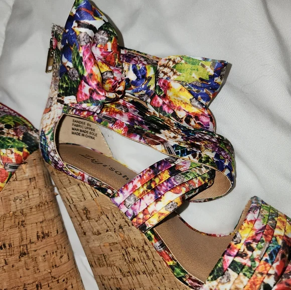 Size 6.5 ZigiSoho High Heel Sandals - Picture 9 of 10